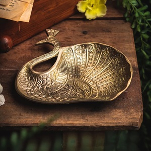 Juego de Vajilla de Aluminio con Motivo Floral de Pavo Real, Grabado a Mano |   Utensilios de Cocina Portátiles Contemporáneos de Lujo - Product Image 6