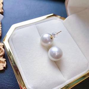 Boucles d'oreilles Edison en grandes perles d'eau douce blanches 10-11 mm naturelles avec de légères imperfections, presque parfaites - Product Image 5