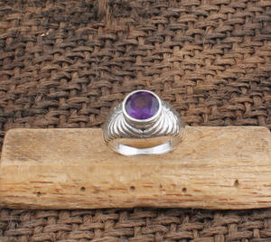 Bague en argent sterling 925 avec améthyste naturelle sertie clos, pierre de naissance de février, gemme violet foncé, bijoux fins classiques pour mariage - Product Image 1