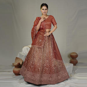 Lehenga Choli traditionnel en tissu sergé orné d'un riche travail de broderie, silhouette évasée, chemisier et dupatta fluide et doux, idéal pour les mariages. - Product Image 2