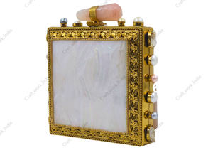Bolso de mano artesanal de nácar con marco de latón texturizado dorado e incrustaciones de concha natural, bolso de noche de lujo, regalo para ella. - Product Image 2