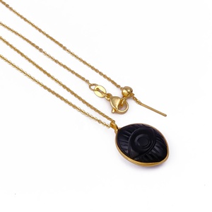 Collier avec pendentif en onyx noir, serti en forme de marquise, fait à la main, plaqué or, laiton, style mignon, pierres précieuses - Product Image 3