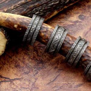 Bague de mariage traditionnelle en acier damas plaqué platine avec pierre naturelle - Product Image 1