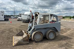 Chargeuse compacte sur pneus 318D, équipement de construction robuste et compact - Product Image 4