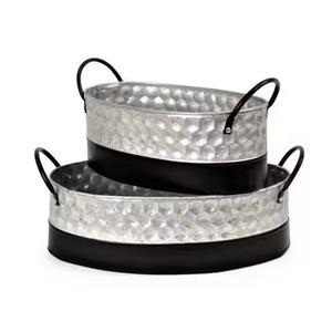 Ensemble de jardinières en métal galvanisé rustique, forme ovale avec poignées, durable pour une utilisation en extérieur, conteneur pour fleurs et plantes vertes - Product Image 1