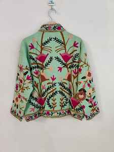 Veste brodée Suzani faite à la main, nouvelle veste d'hiver pour femme, manteau Suzani court, veste Suzani en tissu TNT - Product Image 6