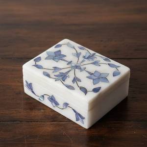 Boîte à bagues décorative vintage en marbre avec veine naturelle détaillant une boîte à incrustation en marbre faite à la main à vendre - Product Image 1