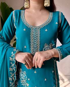 Ensemble de robe palazzo élégante pour femmes en georgette de fox avec broderie de sequins, perles, Kurti Sharara et Dupatta traditionnels - Product Image 4