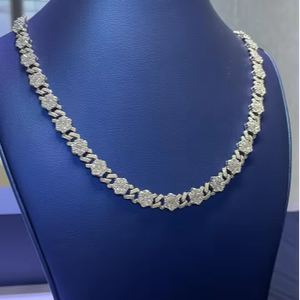 Elegante collar con diseño floral y diamantes de moissanita, joyería de lujo para mujer, ideal para fiestas, bodas y regalos. - Product Image 1