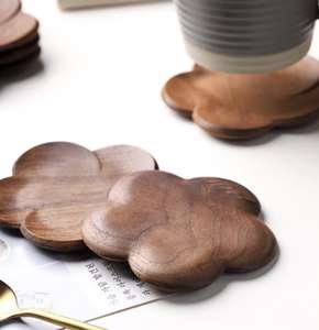 ชุดจานรองแก้วชาลายดอกไม้ไม้วอลนัทสีเข้ม งานแฮนด์เมด ดีไซน์วาบิซาบิ - Product Image 2