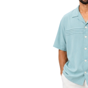 Camisa Casual de Verano para Hombre, Color Azul Cielo, Cuello Campana, Pliegues Horizontales, Manga Corta, con Botones, para Resort, con Logotipo Personalizado, Fabricante OEM - Product Image 3