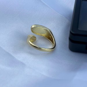 Bague ovale tendance en labradorite feu, argent sterling 925, laiton plaqué or 14 carats, ajustable, bijou ouvert avec pierre précieuse - Product Image 2