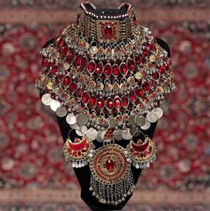 Bague traditionnelle afghane Kuchi avec pierre en verre surélevée et bordure en filigrane pour bijoux de doigt ethniques tribaux et nomades - Product Image 3