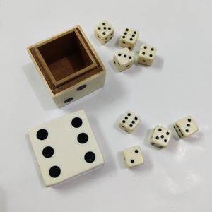 Ensemble de dés en résine faits à la main avec boîte à dés, pièces de jeu de collection artistiques, motif circulaire blanc et noir, artisanat de moulage, boîte de rangement noire - Product Image 2