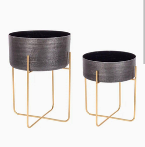 Ensemble de pots à plantes en métal doré luxueux et tendance avec support en bois naturel, pot de plante décoratif moderne pour salon, balcon, bureau - Product Image 5