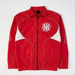 Conjuntos de pantalones cortos cortavientos de nailon rojos para hombre con logotipo personalizado RTS de alta demanda para verano, conjuntos vintage de secado rápido para hombre, chaquetas Highstreet. - Product Image 2