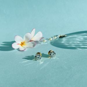 Pendientes de diamantes cultivados en laboratorio con certificación GIA, 1.50 CT, color F, VVS1, corte brillante redondo, oro amarillo de 9k, diseño unisex impresionante. - Product Image 1