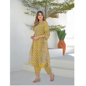 Ensemble Kurta et pantalon droit en tissu écologique de luxe, imprimé au bloc à la main, couleur moutarde, avec dupatta, en tissu confortable, disponible à la vente - Product Image 1