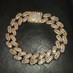 Pulsera de eslabones cubanos con incrustaciones de moissanita, tono dorado, piedra baguette, joyería hip hop, pulsera de lujo llamativa para hombre - Product Image 3