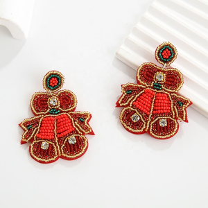 Boucles d'oreilles de Noël tendance : Bijoux Bohèmes Arbre de Noël, Flocon de Neige, Clochettes, Bonhomme de Neige – Personnalisables - Product Image 1