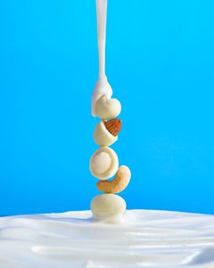 Precio de Oferta: Fabricante y Exportador de Chocolate Dragee, OEM/ODM, HALAL, Nueces Recubiertas de Chocolate con Yogur (Almendras, Anacardos, Macadamia) 150G - Product Image 5