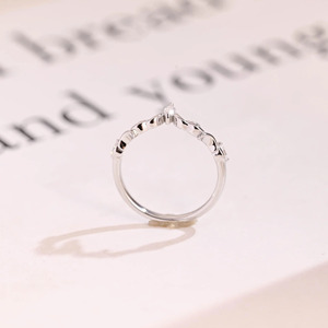 Anillo de Boda Curvo de Oro Blanco de 14K con Corona de Diamantes Cultivados en Laboratorio - Product Image 5