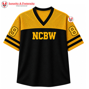 เสื้อยืดชมรมนักศึกษา NCBW แบบกำหนดเอง ปักโลโก้ด้านหน้า สีดำและสีทอง แขนสั้น ผ้าโพลีเอสเตอร์ เสื้อผ้าสไตล์กรีก - Product Image 2