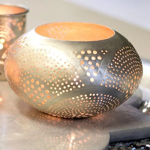 Lanterne ronde en métal pour bougie votive avec motif mandala découpé, résistante à la chaleur, décoration d'intérieur, porte-bougie de Noël - Product Image 2
