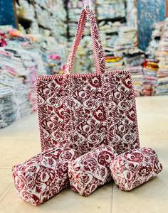 Quilted Floral Cotton Crossbody Bag Quilted Shoulder Purse Zipper Crossbody <b>Handbag</b> for Travel Daily Use - Product Image 2