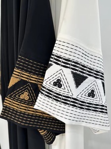 Elegante Abaya Azul Marino de Corte Holgado para Mujeres Musulmanas con Cuello con Borlas y Mangas con Puños Acampanados para Uso Diario Modesto e Islámico - Product Image 3