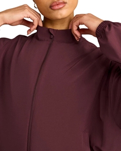 Veste coupe-vent légère et respirante pour femme, résistante à l'eau, avec fermeture éclair intégrale, col montant, fentes dorsales, coupe ample et ourlet à cordon de serrage - Product Image 4