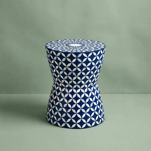 Tabouret en céramique artisanal, motif géométrique bleu, table d'appoint ronde, décoration de maison méditerranéenne - Product Image 3