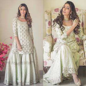 Ensemble de costume de fête pour femmes de créateur avec un travail élégant en papier d'aluminium - Product Image 2