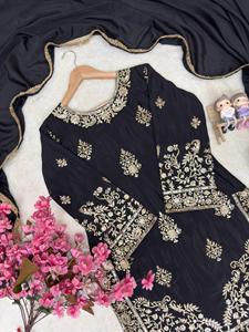 ชุดเสื้อผ้าไหมชีนอนปักลายสวยงามพร้อมงานปักดิ้นทอง ดีไซน์เนอร์ออกแบบอย่างประณีต พร้อมกางเกงชาราร่าและผ้าคลุมไหล่ ตัดเย็บสำเร็จพร้อมสวมใส่ - Product Image 4