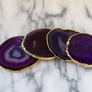 Vente en gros sous-verres en agate violette sous-verres en pierre de sel en cristal naturel avec finition galvanisée dorée à vendre de Aameena Agate - Product Image 2