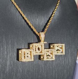 Collar con Colgante de Nombre Personalizado en Plata de Ley, Diseño de Cubo de Hielo Hueco con Moissanita, Chapado en Oro, Joyería Unisex - Product Image 1