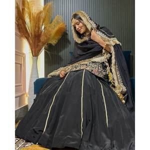 Top de soirée de créateur XL Lehenga Beautiful Dupatta - Product Image 5