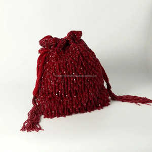 Sac Potli Brodé Rouge pour Mariage et Fêtes, Pochette Traditionnelle Indienne à Cordon, Vente en Gros - Product Image 4