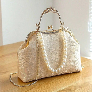 Pochette sophistiquée à double texture, avec paillettes dorées et plis. Disponible à prix de gros, idéal pour les tenues de soirée. - Product Image 6