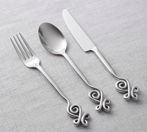 Ensemble de couverts modernes en acier inoxydable avec poignée en forme de fleur, parfait pour les ustensiles de cuisine de mariage et les couverts de table élégants - Product Image 1