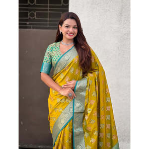 Sari Patola Ikkat en soie douce verte Mehandi, tissé Zari, avec des tissages contrastés, élégant pour les soirées, de la collection Elite Weaves - Product Image 2