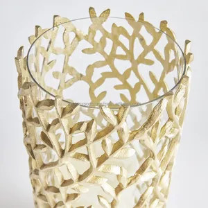 Candelabro de Metal con Base de Hierro Sólido para Centros de Mesa, Diseño Simétrico, Decoración Navideña para el Hogar, Hecho a Mano por Zahid Exports India - Product Image 4