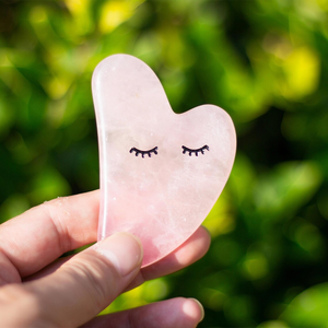 Outil de massage facial Gua Sha en quartz rose, pierre rose naturelle, outil de soin de la peau, outil de grattage artisanal, massage du visage, bien-être - Product Image 4
