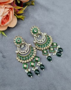 Pendientes Chandbali de Diseño Meenakari, Chapados en Oro Antiguo con Piedras y Perlas para Mujer, Colección para Bodas, Recepciones y Fiestas - Product Image 1
