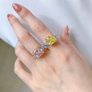 Anillo de Moissanita Rosa de Lujo con Corte Cojín y Piedras Laterales de Corte Pera, Engaste de Garras, Certificado GRA, Plata Bicolor, Pasa el Test de Diamantes - Product Image 6