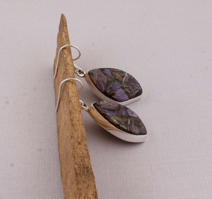 Pendientes de Plata de Ley 925 con Charoita Morada y Cobre, Piedra Preciosa Compuesta Natural, Forma Elegante, Pendientes Colgantes Hechos a Mano - Product Image 3