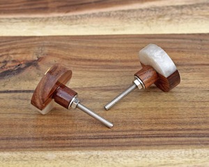 Pomo de Puerta de Resina y Madera Artístico de Calidad Duradera para Armarios, Cajones y Puertas, para Dar un Aspecto Renovado a Muebles Antiguos, Disponible para la Venta - Product Image 3