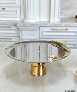 Plateau de service rond à deux niveaux en métal doré poli, style glamour, pour présentation de desserts - Product Image 3