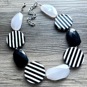 Collier statement en résine fait main, perles géométriques rayées noir et blanc, bijoux fantaisie pour femme, double rangée de perles en résine - Product Image 5