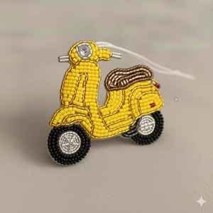 Breloque et porte-clés brodés à la main en perles de rocaille, motif pain d'épices, élégants, luxueux, dernières tendances, par Hiba Enterprises - Product Image 5